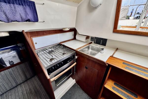 30ft C amp C Yacht For Sale