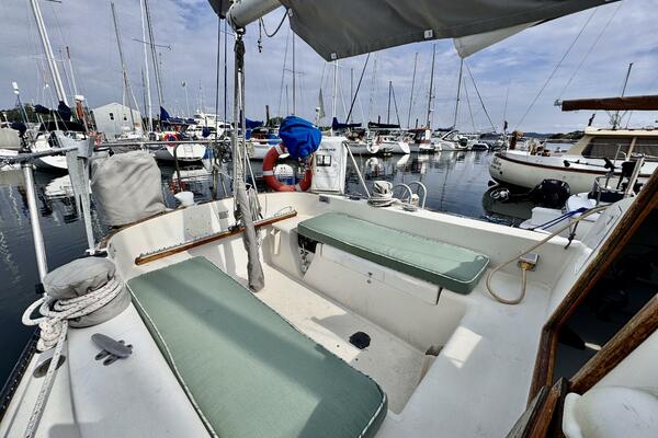 30ft C amp C Yacht For Sale