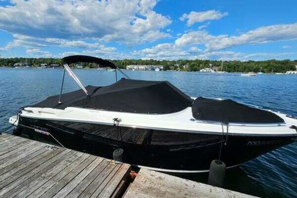 25-ft-Monterey-2017-258 Super Sport-Halifax Nova Scotia Canada yacht for sale