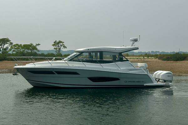 38-ft-Regal-2022-38 XO- Glen Cove New York United States  yacht for sale