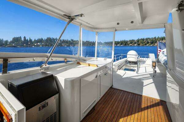 2001 Rayburn Custom Yachts 76