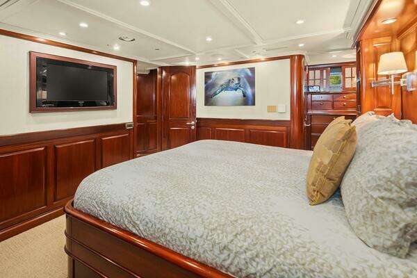 2001 Rayburn Custom Yachts 76