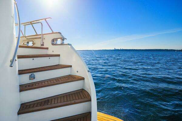 2001 Rayburn Custom Yachts 76