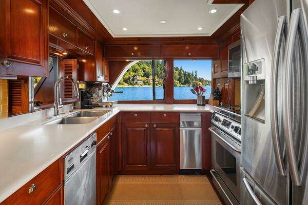2001 Rayburn Custom Yachts 76