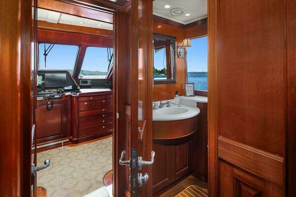 2001 Rayburn Custom Yachts 76