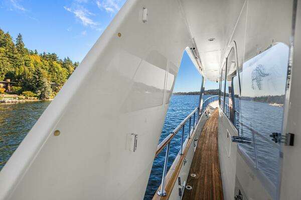 2001 Rayburn Custom Yachts 76