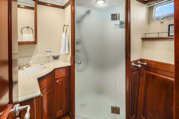 2001 Rayburn Custom Yachts 76