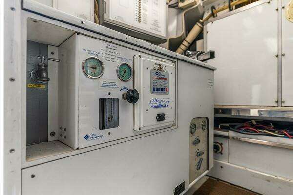 2001 Rayburn Custom Yachts 76