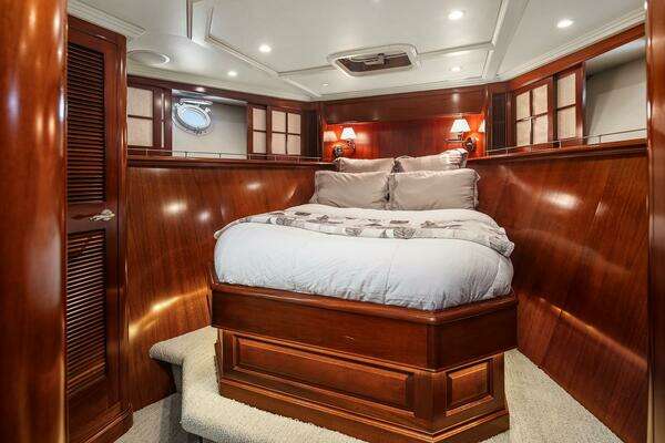 2001 Rayburn Custom Yachts 76