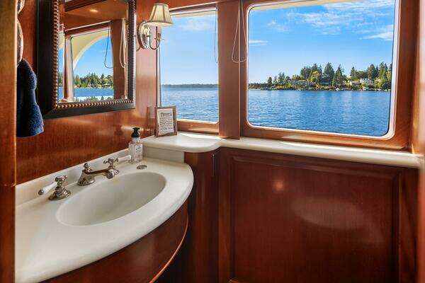 2001 Rayburn Custom Yachts 76