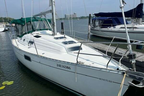 32-ft-Beneteau-1997-Oceanis 321- Pickering Ontario Canada  yacht for sale