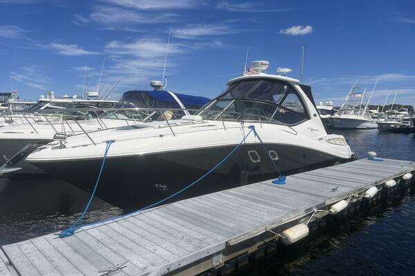 Photo of the 2008 Sea Ray Sundancer 310 "NO WOKE ZONE"