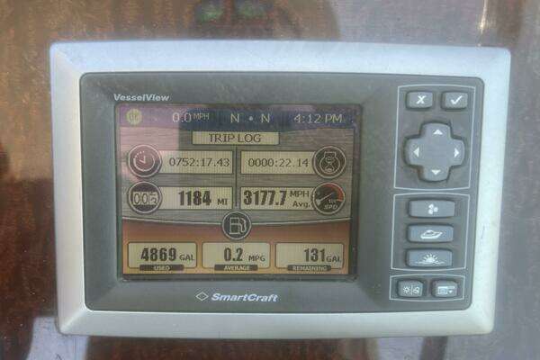 Photo of the 2008 Sea Ray Sundancer 310 "NO WOKE ZONE"