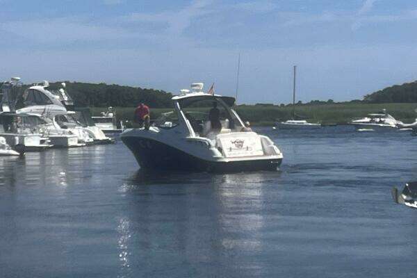 Photo of the 2008 Sea Ray Sundancer 310 "NO WOKE ZONE"
