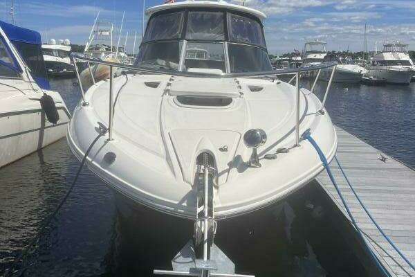 Photo of the 2008 Sea Ray Sundancer 310 "NO WOKE ZONE"