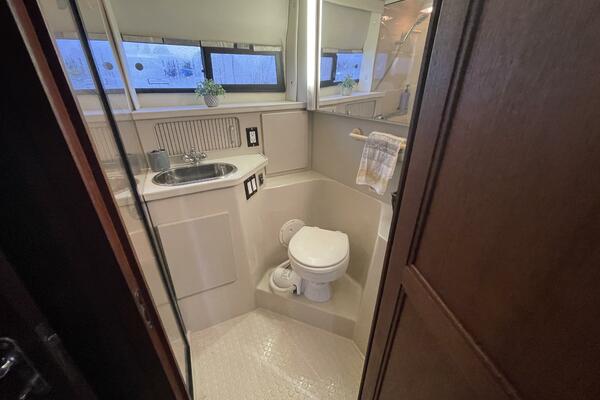 Carmina Purrana 33ft Carver Yacht For Sale