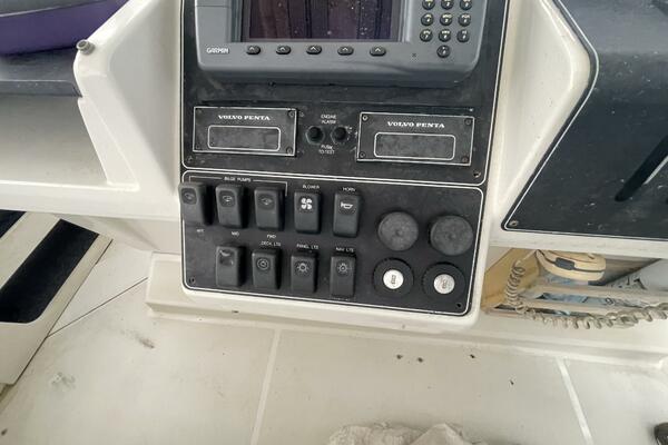 Carmina Purrana 33ft Carver Yacht For Sale