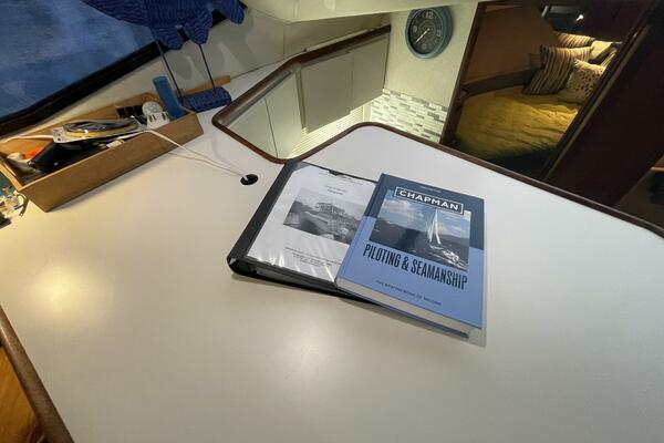 Carmina Purrana 33ft Carver Yacht For Sale