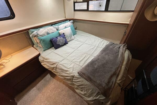 Carmina Purrana 33ft Carver Yacht For Sale