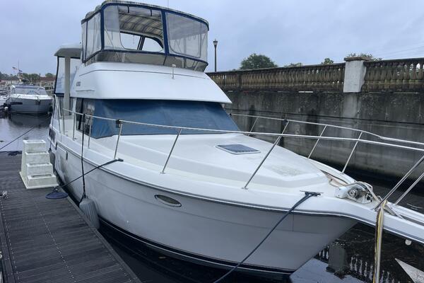 Carmina Purrana 33ft Carver Yacht For Sale