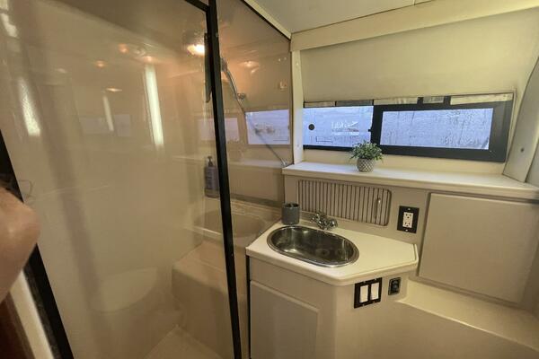 Carmina Purrana 33ft Carver Yacht For Sale