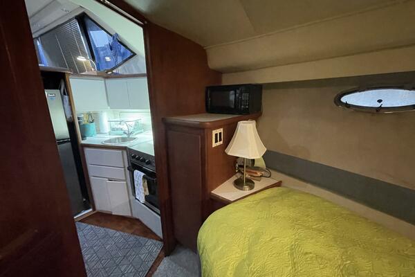 Carmina Purrana 33ft Carver Yacht For Sale