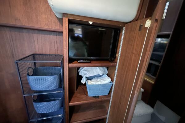 Carmina Purrana 33ft Carver Yacht For Sale