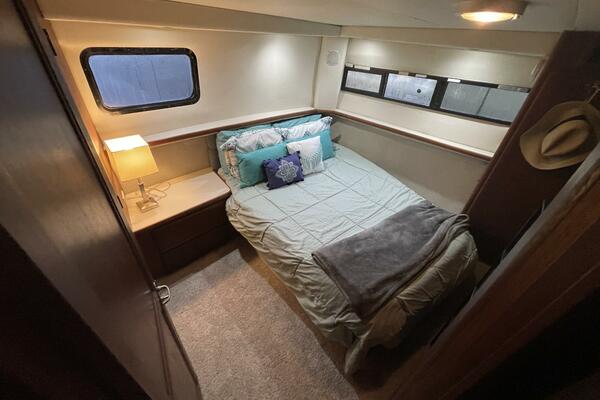 Carmina Purrana 33ft Carver Yacht For Sale