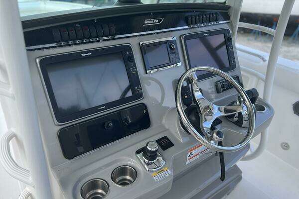2014 Boston Whaler 35