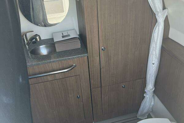 2014 Boston Whaler 35