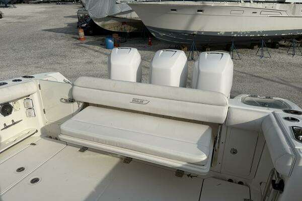 2014 Boston Whaler 35