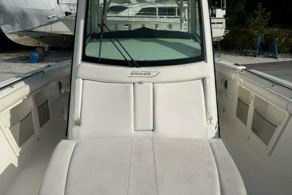 2014 Boston Whaler 35
