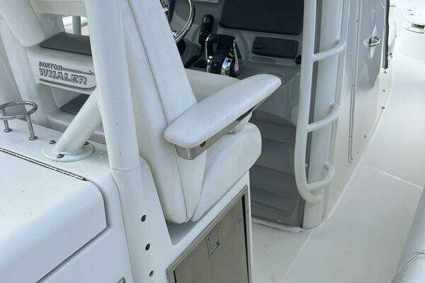 2014 Boston Whaler 35