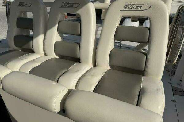 2014 Boston Whaler 35