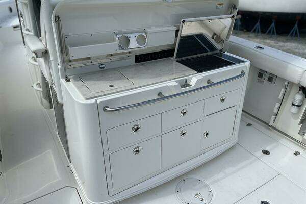 2014 Boston Whaler 35