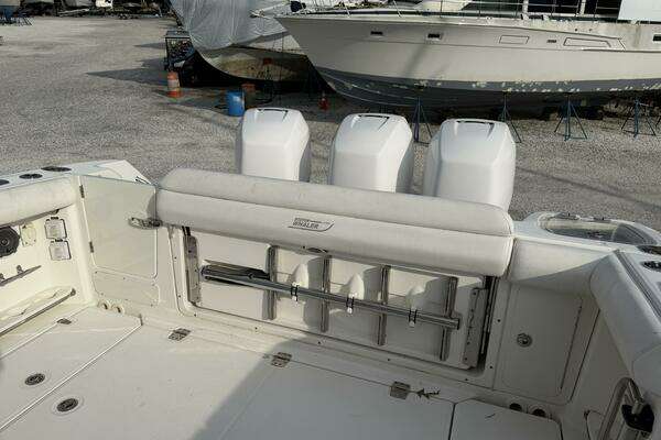 2014 Boston Whaler 35
