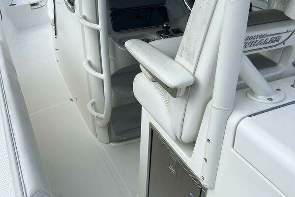 2014 Boston Whaler 35