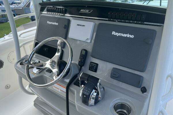 2014 Boston Whaler 35