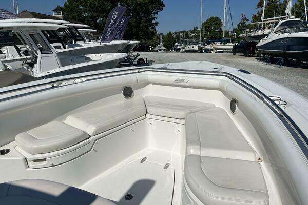 2014 Boston Whaler 35
