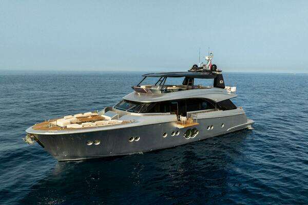 2013 Monte Carlo Yachts 86