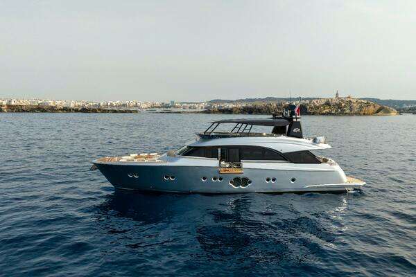 2013 Monte Carlo Yachts 86