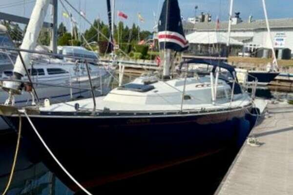 38-ft-C&C-1982-37.5-Thalassa-Mississauga Canada yacht for sale
