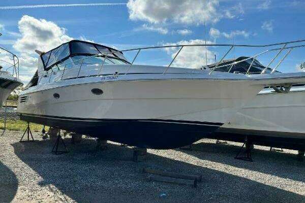 40-ft-Trojan-2000-400 Express-Emeryville Ontario Canada yacht for sale