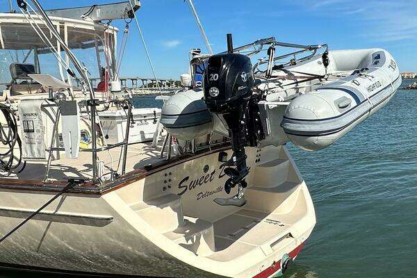 Photo of the 2005 Island Packet 485 "Sweet Dream"