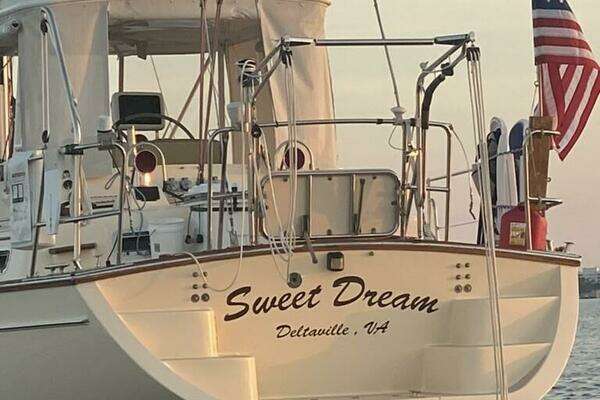Photo of the 2005 Island Packet 485 "Sweet Dream"