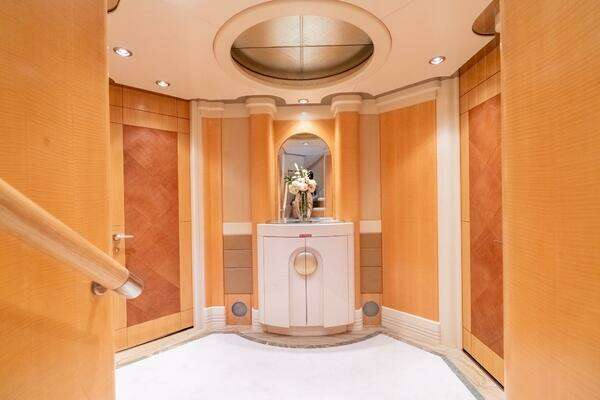 2001 Delta Marine 124