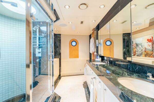 2001 Delta Marine 124