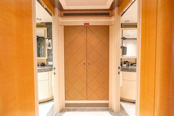 2001 Delta Marine 124