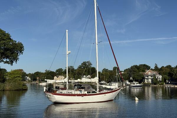 Miss Scarlet 44ft Hardin Yacht For Sale Miss Scarlet 44ft Hardin Yacht For Sale