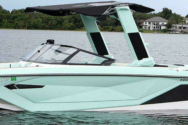 2024 Nautique 23